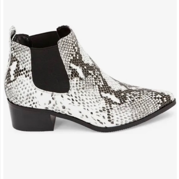 FINAL SALE-NWT- Blondo- Waterproof Emilia bootie in black/white Size 9 - Picture 4 of 6